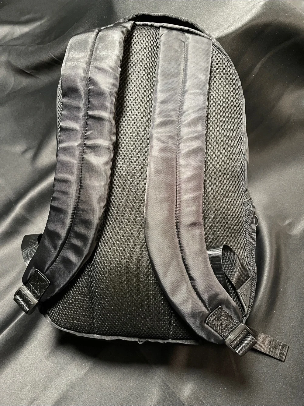 Bearpaw Women’s Bungee Cord Backpack NWOT